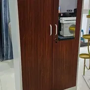 Escaparate metálico con puertas de madera y caja fuerte, 210 - Img 58064247