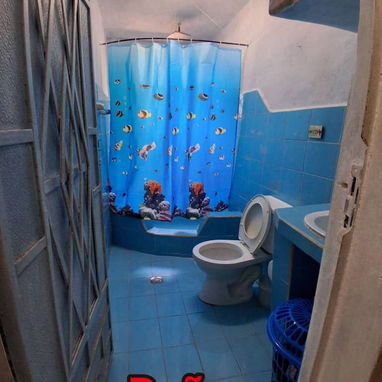 VENDO CASA 🏠 EN GUANABACOA POR LA BODEGA DE LOS CRISTALES CON COSAS DENTRO NO DUDE EN LLAMAR Y PREGUNTAR - 8/10