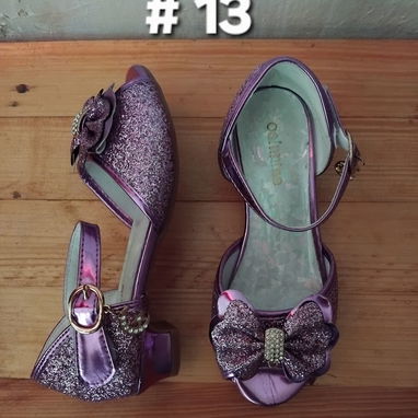 Zapatos para niñas. De uso en perfecto estado. 53574044 - Img 118842610