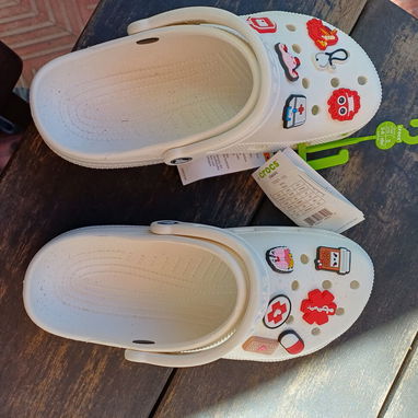 Suecos Crocs talla 39 nuevos - Img 122375130