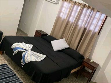Propiedad horizontal de dos habitaciones climatizada , con baño individuales ,salón de estar que incluye cocína con isla - Img 67544897
