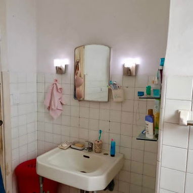 APARTAMENTO DE LOS AÑOS 50 DE ESQUINA! Gran Distribución en Línea y 12, Vedado !!! - Img 122664718