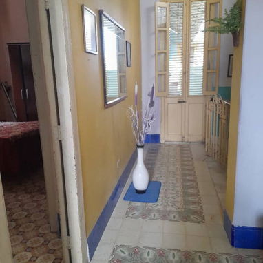 Se vende Casa 25000, en 10 de octubre en la calzada de Luyano entre concha y Teresa blanco altos - Img 125097978