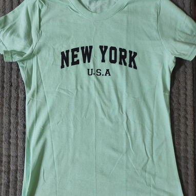 Pullover de mujer. 9 USD. 53895402 - Img 123475414
