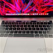 460usd MacBook Pro Touchbar 2018 Retina 15 pulgadas ideal para trabajos de diseño,fotografía y programación informática - Img 45383403