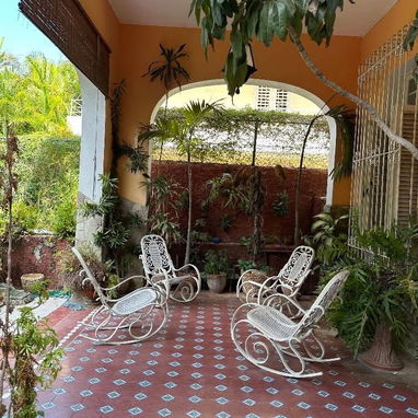 CASA INDEPENDIENTE EN EL VEDADO – AHORA 100 000 USD - 7/10