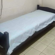 Cama personal con colchón de madera buena - Img 56894423
