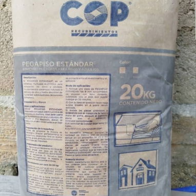 Cemento cola 20kg disponible de 3 etiquetas.,verde,azul y roja - Img 116996388