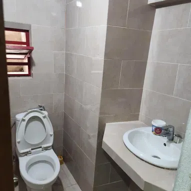 🏠 Casa en venta de 2 cuartos en Centro Habana, Los Sitios. Tiene gas de la calle y otras comodidades - Img 121606139