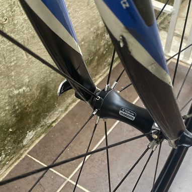 Bicicleta de ruta Specialized de fibra de carbono y aluminio - Img 125209454
