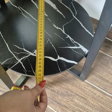 Elegante y práctica mesita redonda tipo mármol - 2/3
