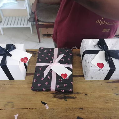 Regalos envueltos y empaques elegantes - 3/5