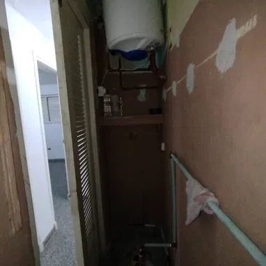 Apartamento primer piso frente calle en el vedado - Img 121336472