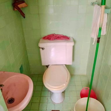AMPLIO APARTAMENTO EN BAJOS EN NUEVO VEDADO POR 65000! (3 CUARTOS, 2 BAÑOS, ESPACIO PARA CARPOCH Y TELÉFONO !!! - 6/8