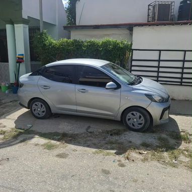 Hyundai grand i10 2024  mecanico solo 78 305 km carro practicamente nuevo - 2/3