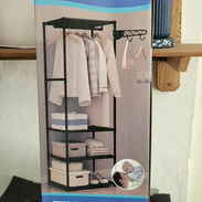 Estante con perchas - Img 57194041