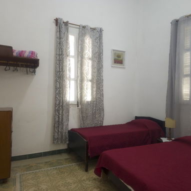 Cod.Z 🌟 ¡ALQUILER EN EL VEDADO! 🌟 2 Habitaciones 🛏️ / 2 Baños 🚿 / 2 Terrazas 🪴 - 500 USD al mes  💵 - Img 122565214