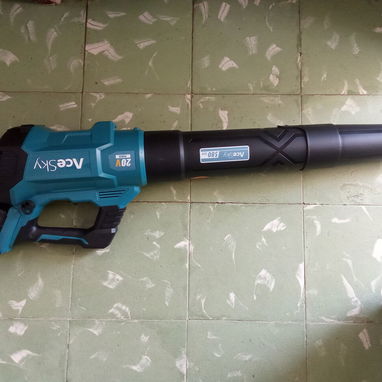 MIRA ESTO SOPLADOR DE HOJAS NUEVO CON 2 BATERIAS 80 USD - 8/9