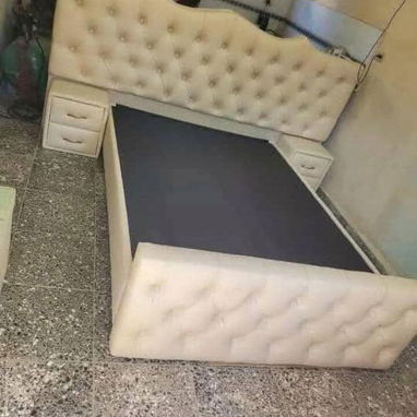 Cama Tapizada con Mesitas de Noche listas para Entregar. ENVÍO GRATIS - 2/5