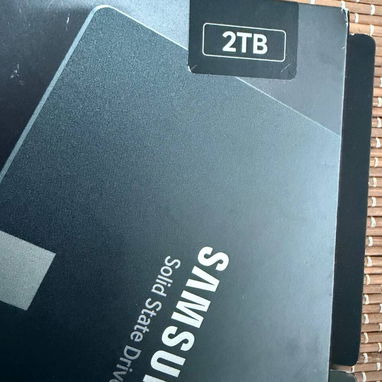 SAMSUNG 870 QVO (modelo MZ-77Q8T0BW) SSD) interna de 8 TB con factor de forma de 2.5 pulgadas e interfaz SATA III (6 Gb/ - 2/3
