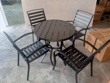 En oferta Juego de mesa+ cuatro sillas ( PRIMERA MANO ) MATERIAL RESISTENTE - Img 65256788