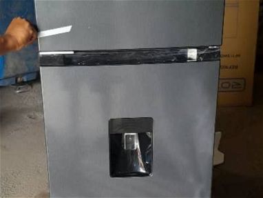 Refrigerador de 11 pies con Dispensador. Nuevo en su caja!!! - Img main-image