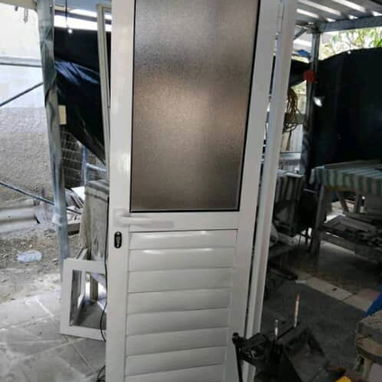 Marquetería d aluminio en puertas y ventanas - Img 126396699