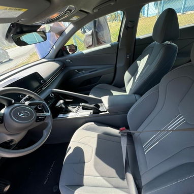 Vendo un buceo, Hyundai Elantra, 2022 con 25,000 millas. Carro automatico importado - Img 117451458