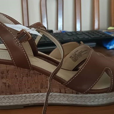 Vendo estas sandalias nuevas son el No. 8 (40), ver fotos interesados llamar a Marta 58407683 - Img 116656359