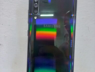 Samsung A70 Impecable. 128GB/6GB RAM Actualizado Android 11. Super rápido. 51-000-370 Carlos. - Img main-image-42237055
