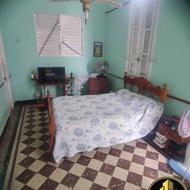 🏡✨ SE VENDE CASA FAMILIAR EN SANTO SUÁREZ, 10 DE OCTUBRE ✨🏡 Si buscas un hogar amplio, cómodo y lleno de historia, - Img 125068489