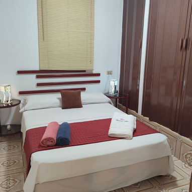 Vendo Apartamento en Miramar, 2 habitaciones, 2 baños, 200 mts del mar y 100 mts de 5ta ave.. - 3/5