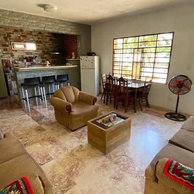 SE VENDE CASA DE 2 PLANTAS EN EL REPARTO MARTI 7 HAB, PATIO, GARAJES. 370 m2 - 6/10