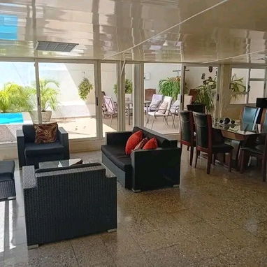 🏠 Apartamento de lujo en el Vedado. Casa con 2 habitaciones y piscina. Garage Disponible. Reservas: +5355284821 - Img 115972285