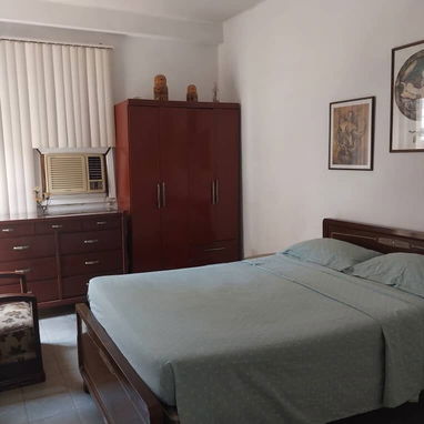 Apt en Centro Habana, 1habt,  salacomedor, cosina, baño  patio, Se encuentra por Carlos lll - 4/6
