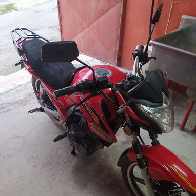 SE VENDE  MOTO PUMA TAL CUAL LA VE  Buen estado de gomas  BATERÍA  Topmaq 72x35 haciendo 65-75km. - Img 123056562