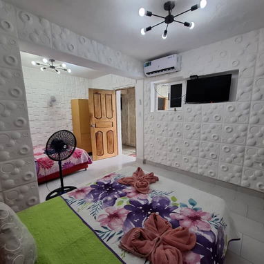 Con respaldo energético a 1 cuadra de la playa. Casa con piscina en la playa - Img 123530397