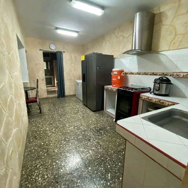 🏠 Alquiler de Casa En Guanabo.💡 Tiene Paneles Solares. 👥Capacidad para 12 personas.📱 Reserva: +5355149761 - 7/10
