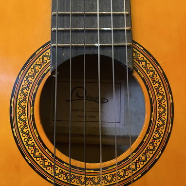 VENDO GUITARRA ACÚSTICA - 2/4