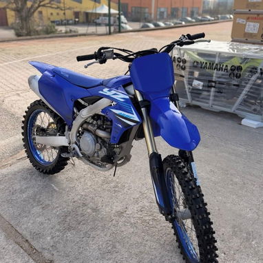Yamaha YZ450F 2024 de alto rendimiento (Yamaha Motorsports) - 2/3
