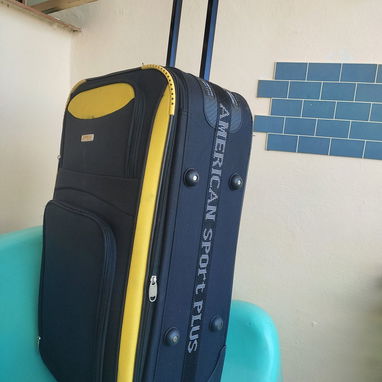 Gran rebaja se venden dos maletas a 20 dólares cada una - 5/6