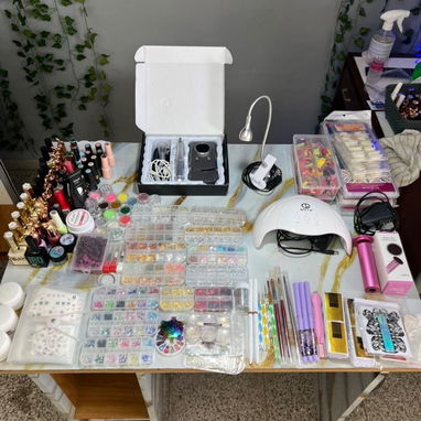 Mesa de uñas con todo para trabajar - Img 126096722