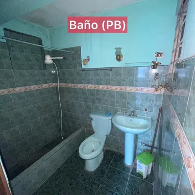 🏡 Casa en venta – Marianao 3 pisos, céntrica y con terraza - Img 115853907