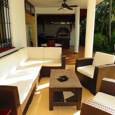 casa de renta en la habana con 6 habitaciones, piscina, bar ubicada en playa - 4/5