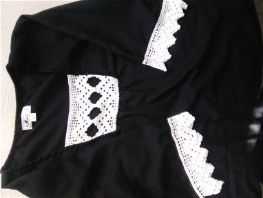 Blusa negra ancha con tejidos en blanco. Nueva - Img main-image-41697790
