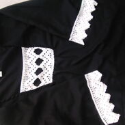 Blusa negra ancha con tejidos en blanco. Nueva - Img 41697790
