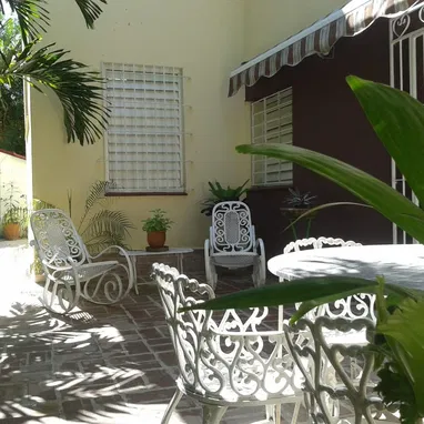Casa independiente con garaje para dos autos 5 cuartos - Img 101340947