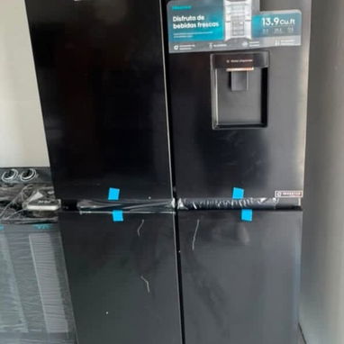 *Refrigerador Hisense de 13.9 pies³ 4 puertas con dispensador de agua *Congelación seca* *Inverter* - Precio 970 USD - - Img 123413574