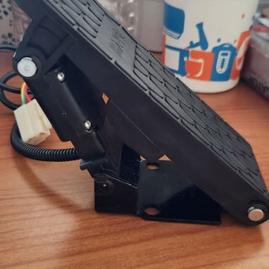 PEDAL ACELERADOR DE PIE - 2/8