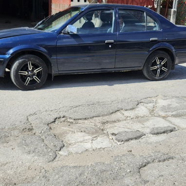 Se vende Toyota  tercen interesados llamar al número 54316996 - 7/7